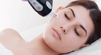 Qu’est-ce que le rajeunissement fractionné de la peau du visage 